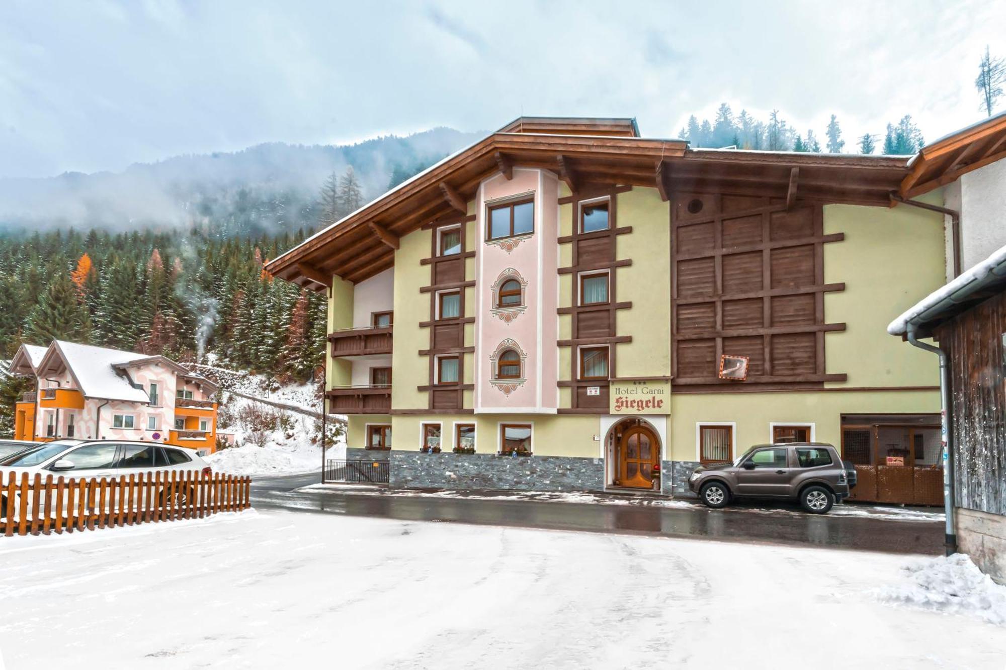 Hotel Garni Siegele - Inklusive Silvretta-Card Premium Ischgl Exterior foto